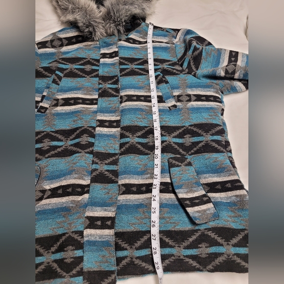 Outback Trading Co Myra Aztec Womens Jacket With Faux Fur Lined Hood Size XL - Picture 9 of 10